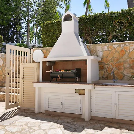 Greenery - Large Private Pool بروتاراس
