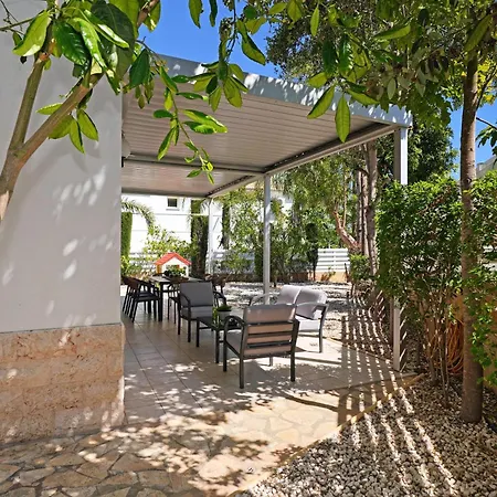 Greenery - Large Private Pool بيت للعطل