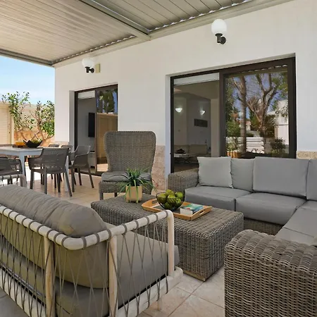 Greenery - Large Private Pool بيت للعطل *