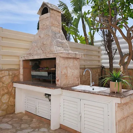 Greenery - Large Private Pool