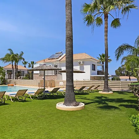 Greenery - Large Private Pool
