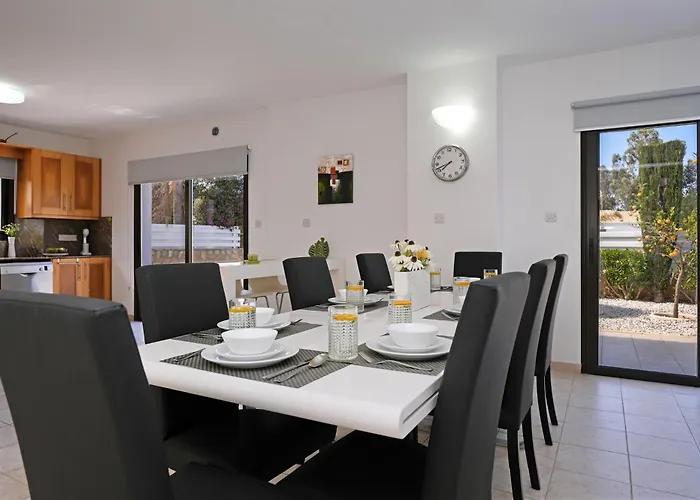 Greenery - Large Private Pool